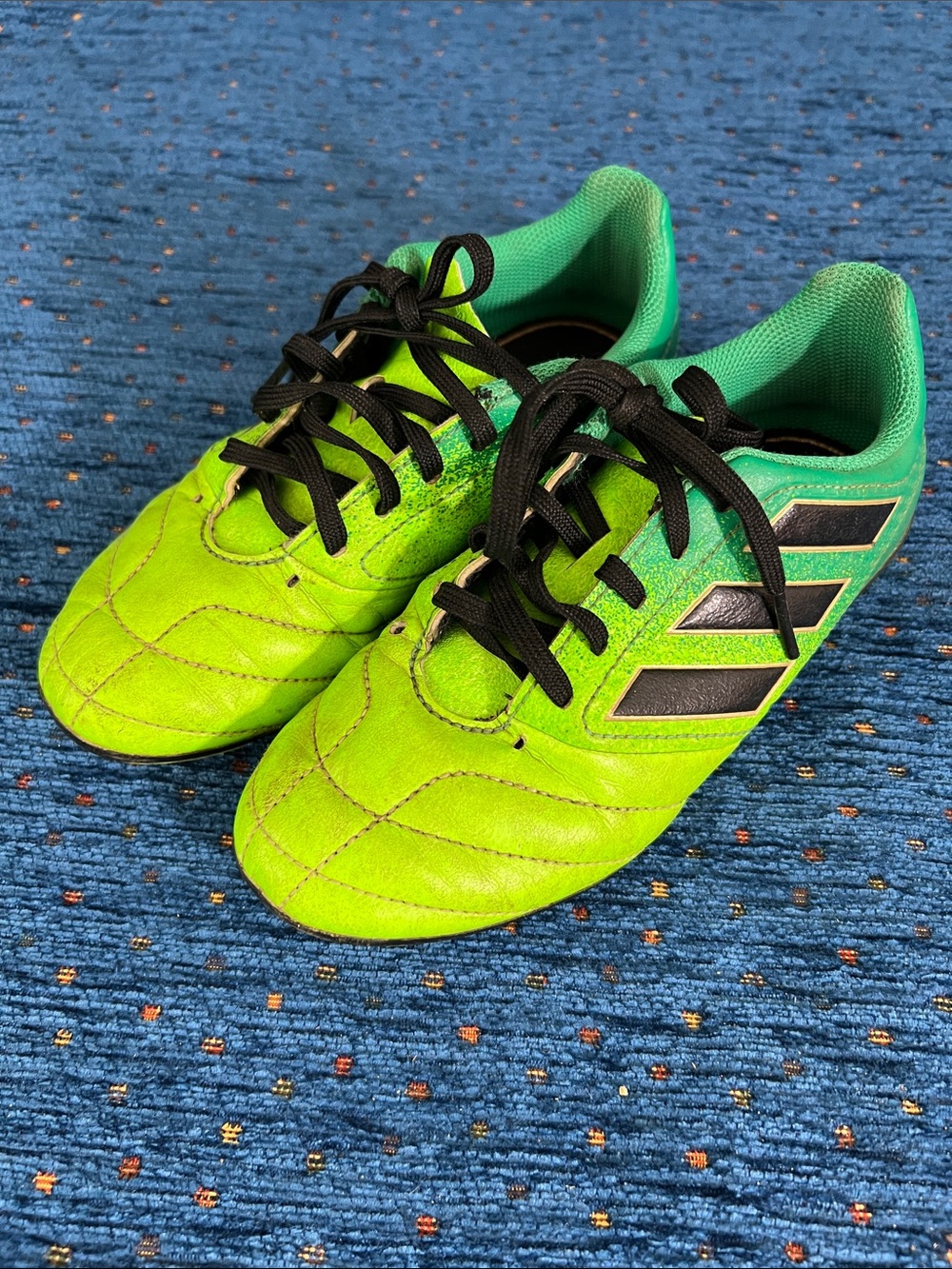 Kids Adidas size 1.5 Bright Green hombre Soccer Cleats with Black Accents